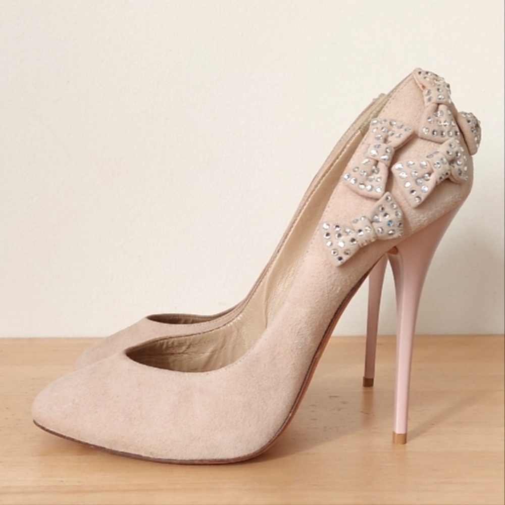 Giuseppe Zanetti Elegant Beige Suede Stiletto Heels with Bow Accents
